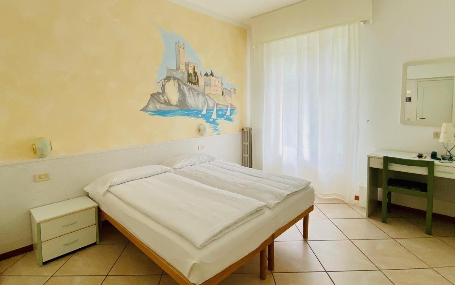 Hotel Ideal Мальчезине Экстерьер фото