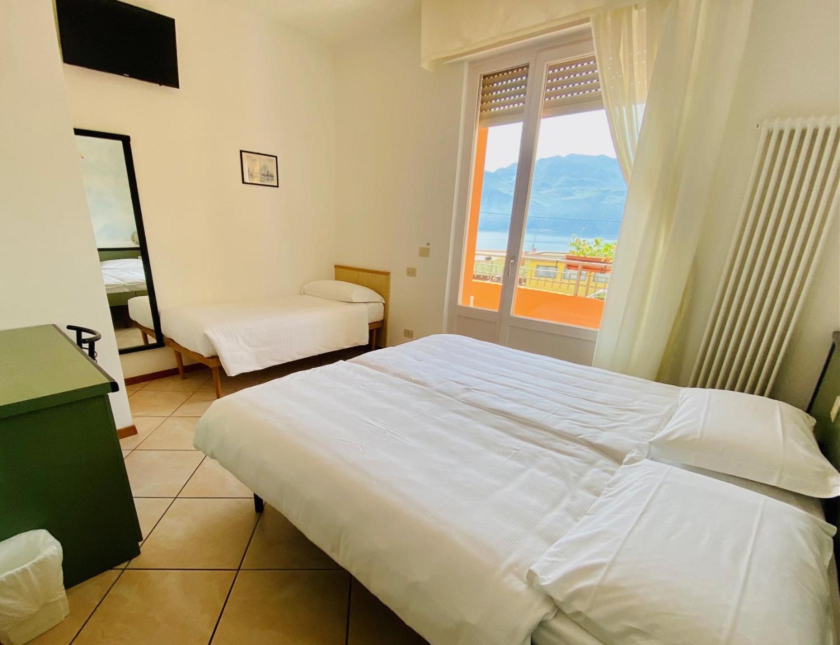 Hotel Ideal Мальчезине Экстерьер фото
