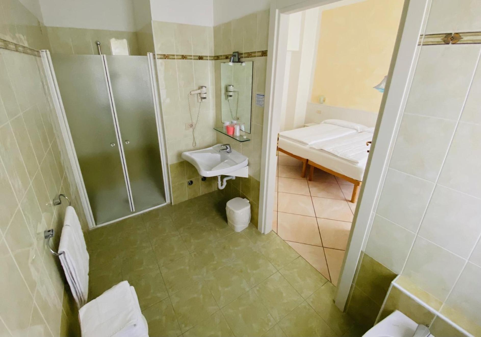 Hotel Ideal Мальчезине Экстерьер фото