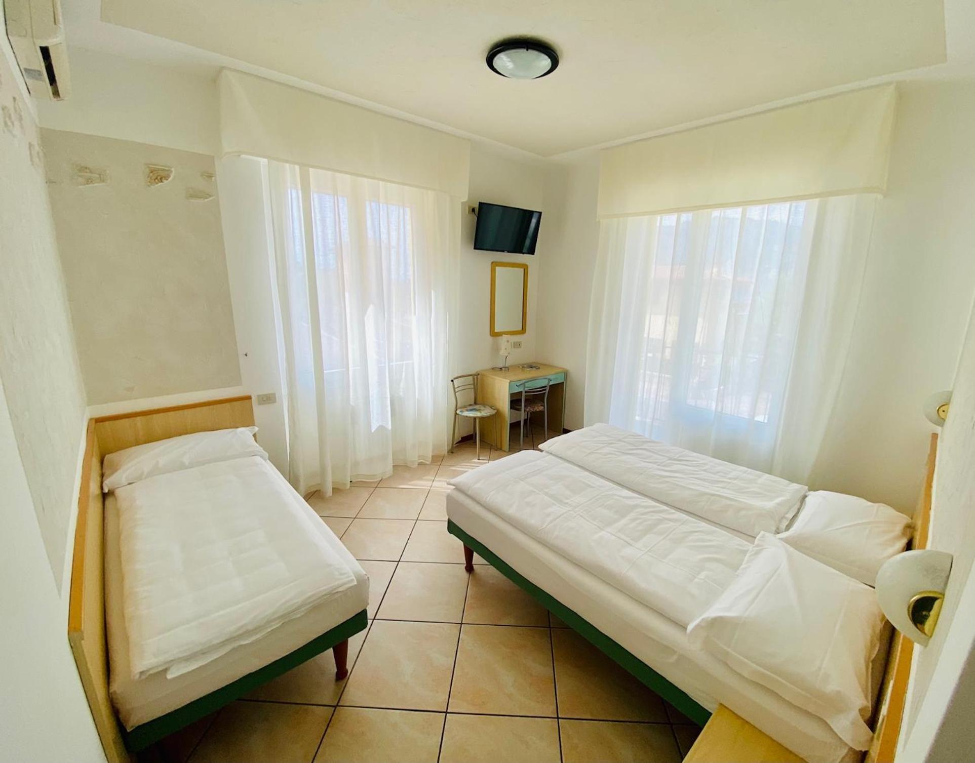 Hotel Ideal Мальчезине Экстерьер фото