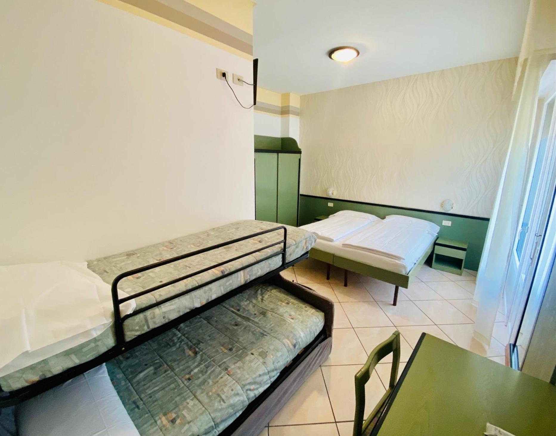 Hotel Ideal Мальчезине Экстерьер фото