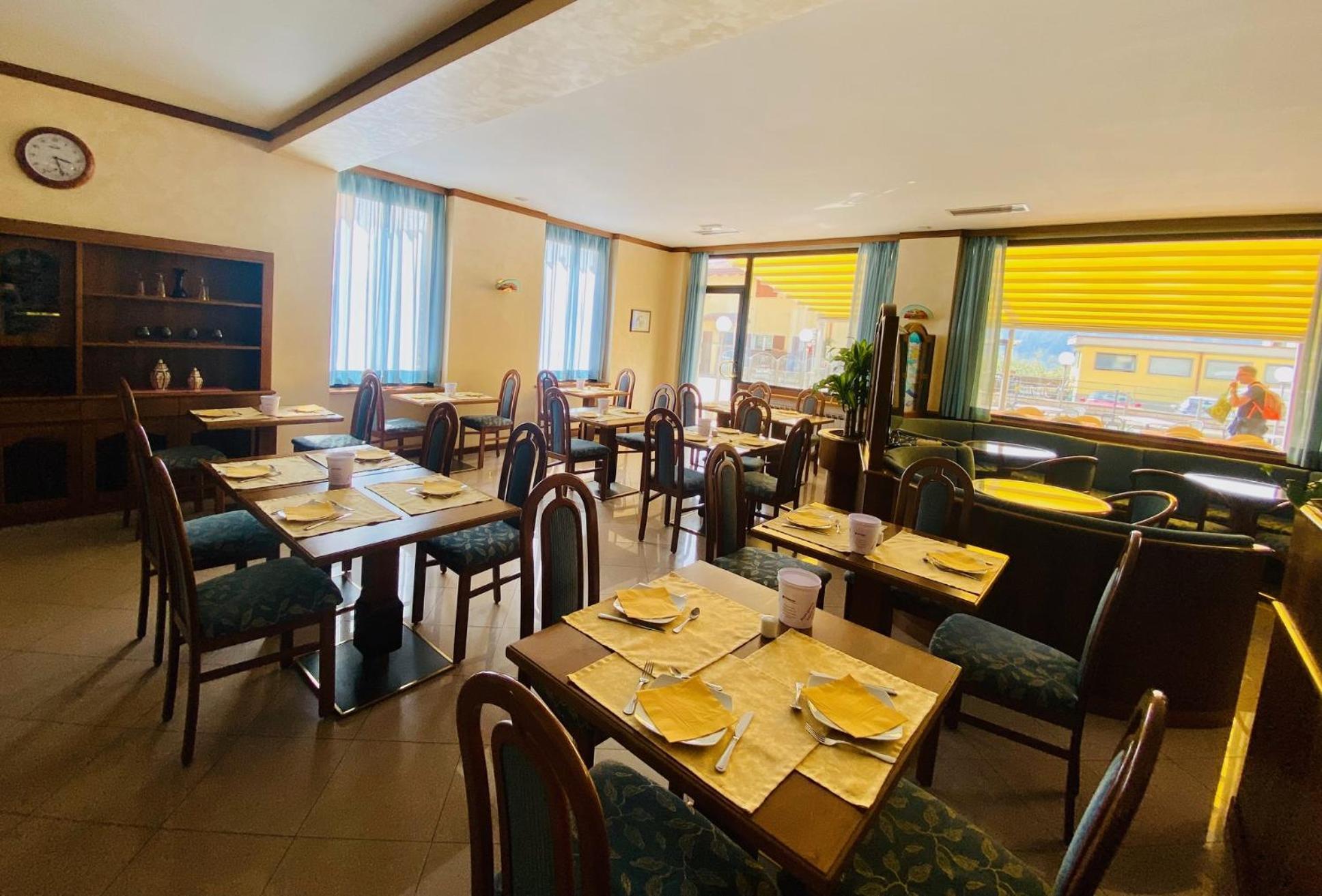 Hotel Ideal Мальчезине Экстерьер фото