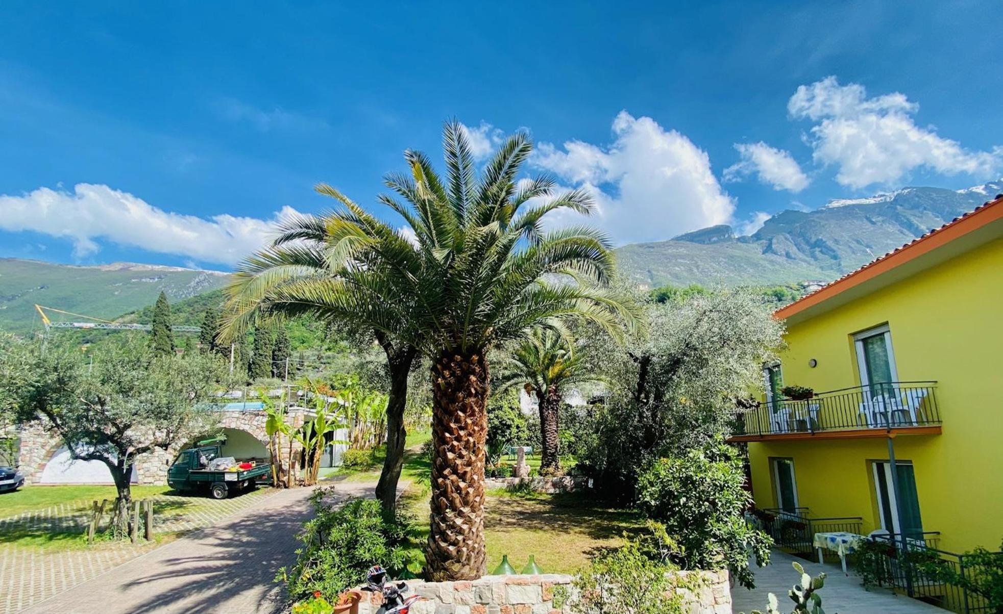 Hotel Ideal Мальчезине Экстерьер фото