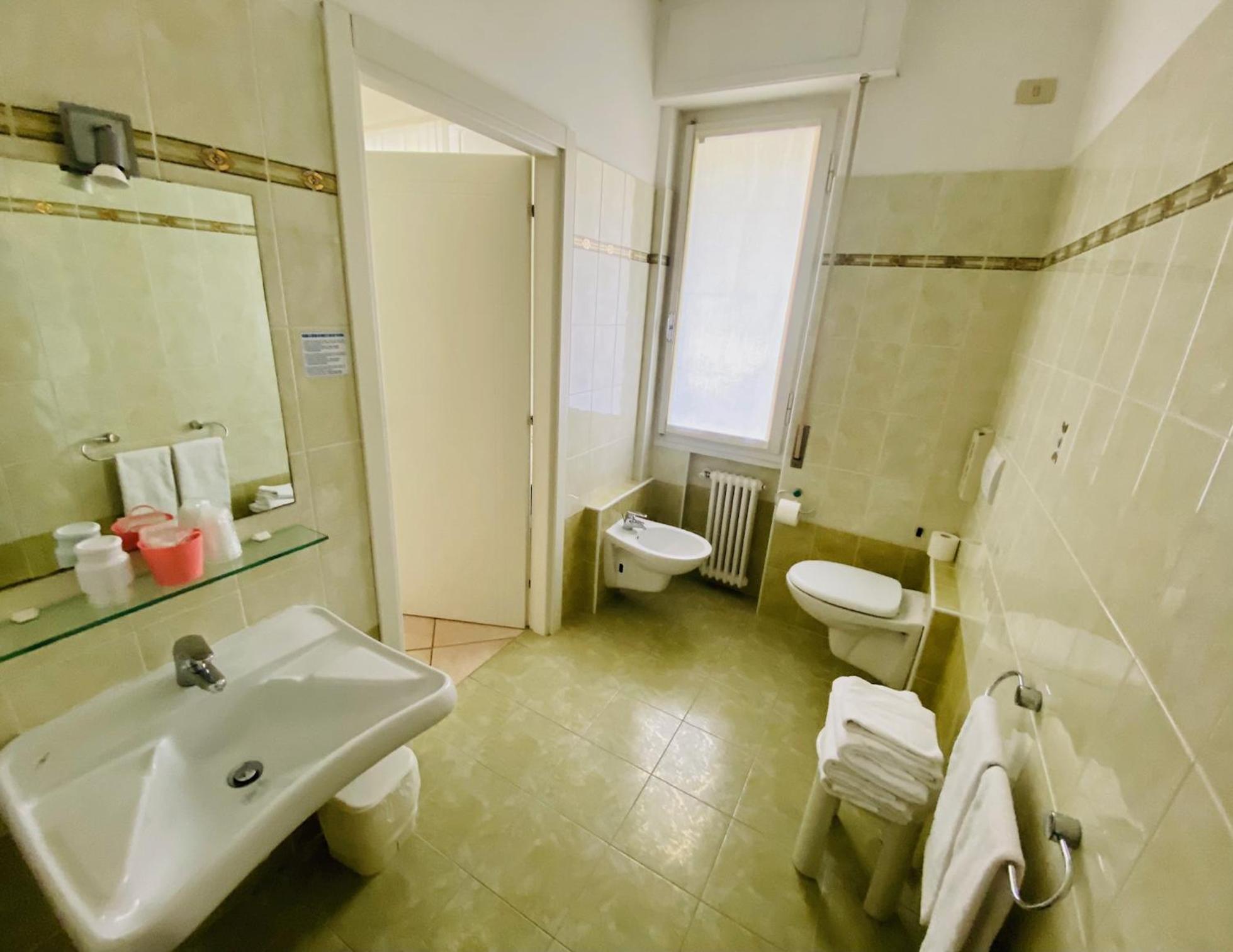 Hotel Ideal Мальчезине Экстерьер фото