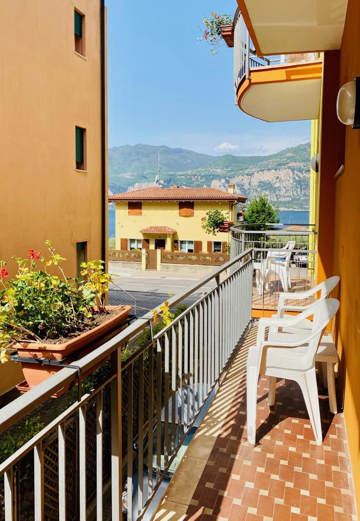 Hotel Ideal Мальчезине Экстерьер фото