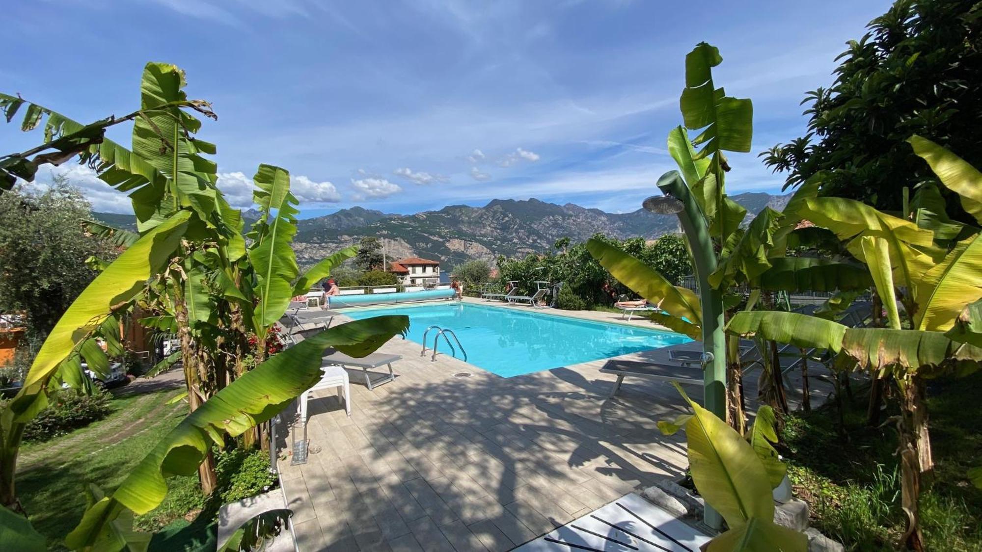 Hotel Ideal Мальчезине Экстерьер фото